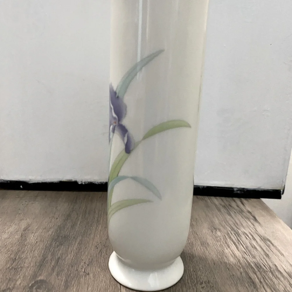 Otagiri Iris Bouquet porcelain vase made in Japan from the 1980’s Vintage